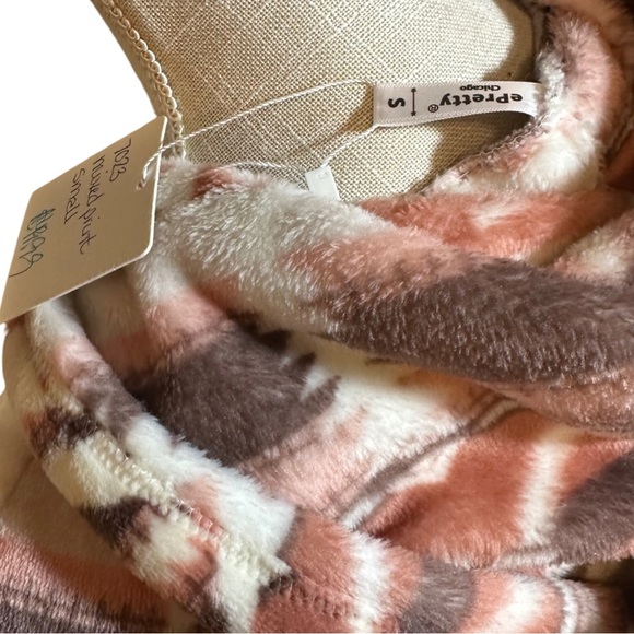 Aztec pattern 1/4 zip hoodie - Picture 4 of 4